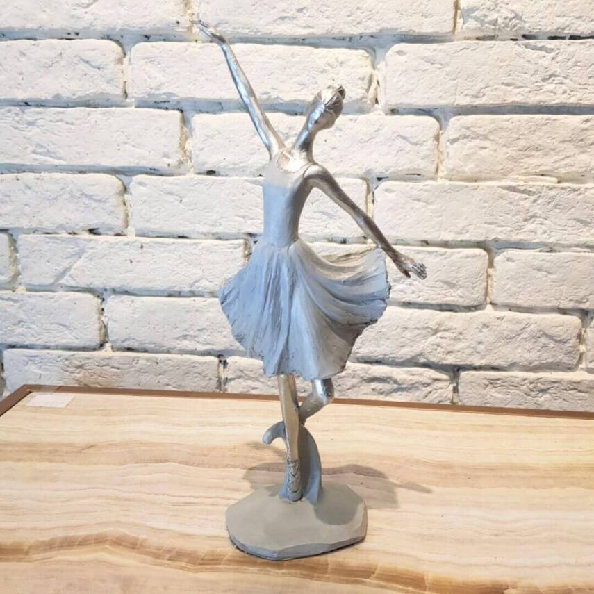 Decorative statuettes 