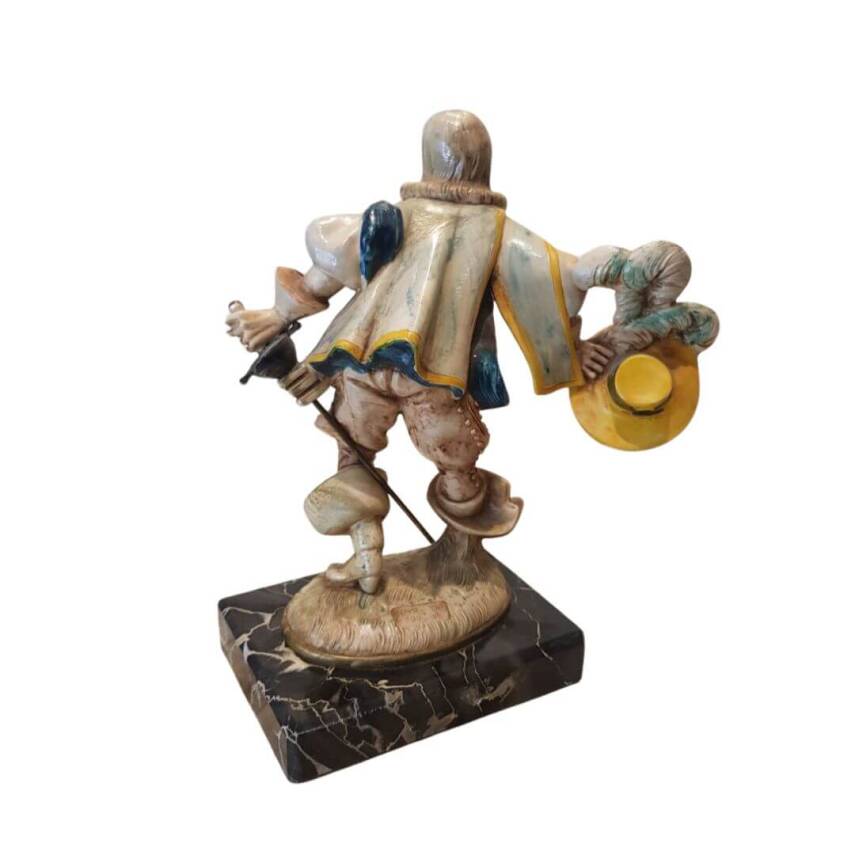 Decorative statuettes 